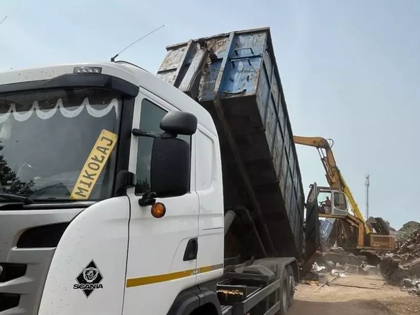 Dysponujemy profesjonalnym sprzętem transportowym, na życzenie klientów podstawiamy kontenery